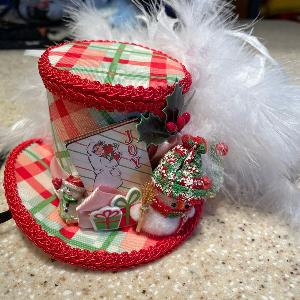 Medium size holiday top hat fascinator from The Wee Hatter.